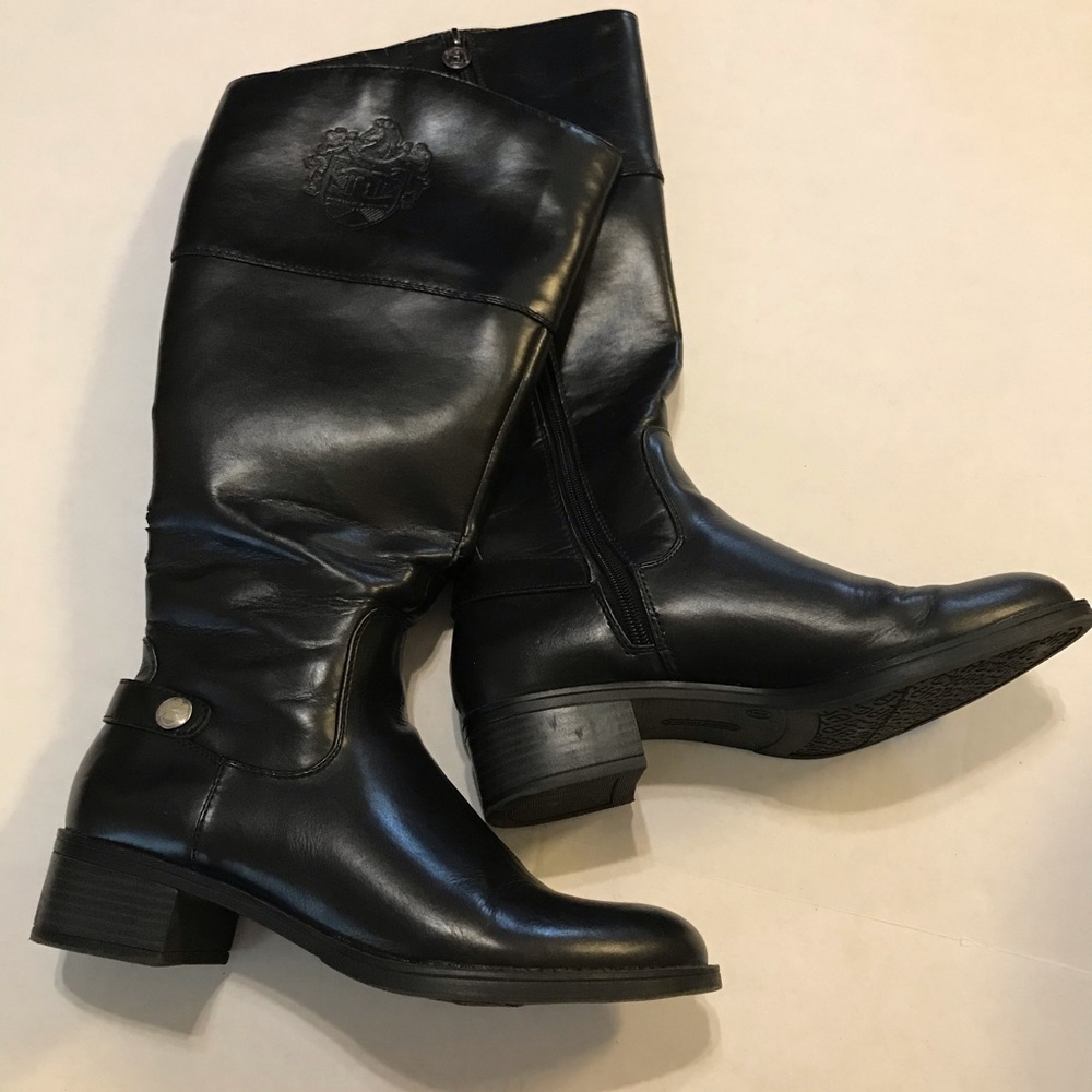 Women’s wide calf knee boots